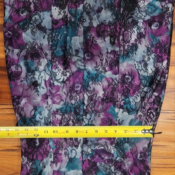 Body con lace overlay dress size 4 NWT - Picture 7 of 8